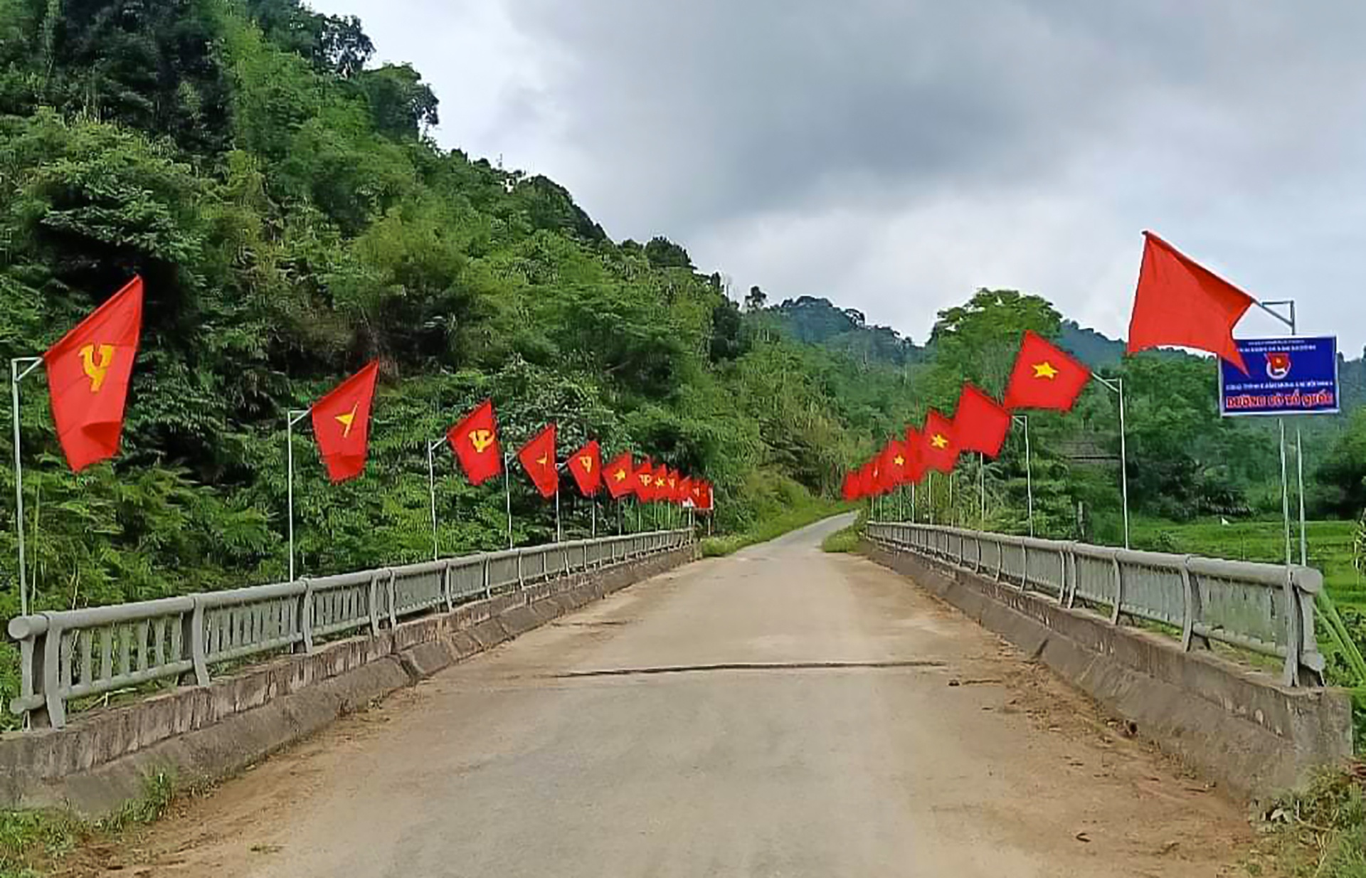 Tại huyện biên giới Quế Phong không khí cũng tưng bừng không kém