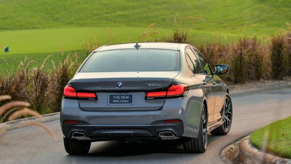 Riêng BMW 530e M Sport cao cấp nhất ở Thái Lan sẽ có thêm tính năng kiểm soát hành trình chủ động