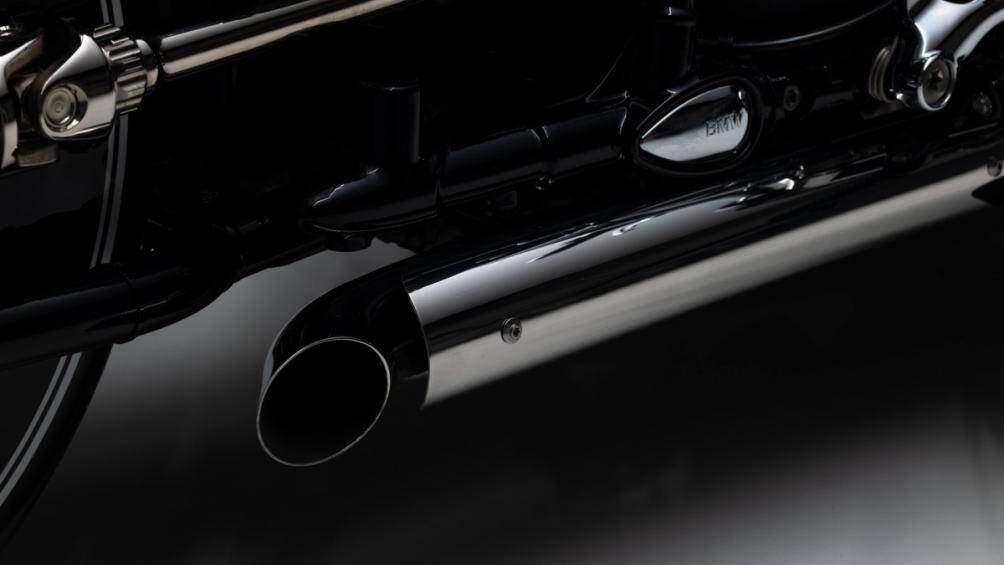 Trong khi đó, chiếc Spirit of Passion cũng được trang bị hệ thống ống xả được tùy chỉnh cùng phần yên xe được thiết kế bởi bên thứ ba