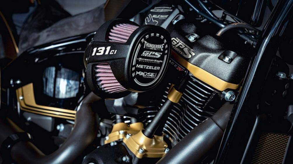 Xe sử dụng khối động cơ V-Twin đã được độ đến Stage IV với dung tích xylanh 131 ci, tương đương 2.146,7 cc, sản sinh công suất 123 mã lực