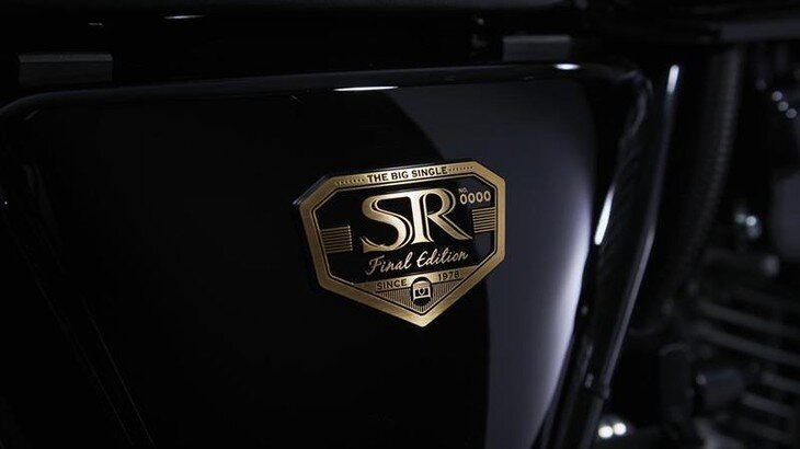 Hệ thống chiếu sáng có thiết kế tròn và bóng halogen càng nhấn mạnh vẻ cổ điển vốn có của xe