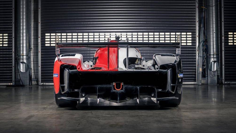 GR010 Hybrid được trang bị động cơ 3.5 lít biturbo V6 truyền sức mạnh 680PS tới bánh sau, kết hợp với mô-tơ điện 272PS gắn ở trục trước