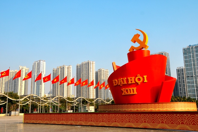 Trung tâm Hội nghị Quốc gia, nơi đón 1.587 đại biểu đại diện cho gần 5,2 triệu đảng viên trong cả nước về dự Đại hội XIII. Đại hội đại biểu toàn quốc lần thứ XIII của Đảng tập trung kiểm điểm việc thực hiện Nghị quyết Đại hội XII của Đảng gắn với đánh giá 35 năm tiến hành công cuộc đổi mới, 30 năm thực hiện Cương lĩnh năm 1991, 10 năm thực hiện Cương lĩnh (bổ sung, phát triển năm 2011), Chiến lược phát triển kinh tế - xã hội 2011- 2020; đề ra phương hướng, nhiệm vụ phát triển kinh tế - xã hội 5 năm 2021 - 2025, xác định mục tiêu, phương hướng đến năm 2030 và tầm nhìn phát triển đất nước đến năm 2045; kiểm điểm công tác xây dựng Đảng và sự lãnh đạo của Ban Chấp hành Trung ương Đảng khóa XII, xác định phương hướng, nhiệm vụ xây dựng Đảng trong nhiệm kỳ mới; đánh giá việc thi hành Điều lệ Đảng khóa XII; bầu Ban Chấp hành Trung ương Đảng khóa XIII.