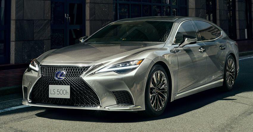 Lexus cho biết, họ cũng đã thực hiện thêm những nâng cấp cho động cơ tăng áp. Do đó động cơ giờ đây được hưởng lợi từ việc những piston được thiết kế lại, được cho là giảm tiếng ồn động cơ khi động cơ bị lạnh. Sức mạnh vẫn được giữ nguyên như trước đây, sản sinh công suất 412 mã lực tại vòng quay 6.000 vòng/phút và mô men xoắn 600 Nm tại vòng quay từ 1.600 đến 4.800 vòng/phút. Điều này giúp xe có khả năng tăng tốc ấn tượng từ 0-100 km/h trong 5 giây cùng mức tiêu thụ nhiên liệu đạt ở mức 9,7 L/100 km.