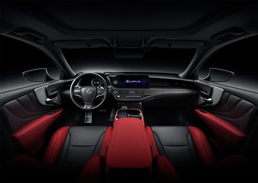 Những tiện nghi trong cabin bao gồm cửa sổ trời có điện cỡ lớn, gương chiếu hậu kỹ thuật số, màn hình thông tin giải trí màn hình rộng 12,3 inch kết hợp với hệ thống âm thanh Mark Levinson 23 loa với loa siêu trầm, chức năng Apple CarPlay và Android Auto, màn hình màu, ghế trước chỉnh điện 28 kiểu với chức năng nhớ và màn hình cảm ứng đa phương tiện ba inch đi kèm với bộ điều khiển Lexus Remote Touchpad. Ghế bọc bằng tay có sẵn như một tùy chọn.