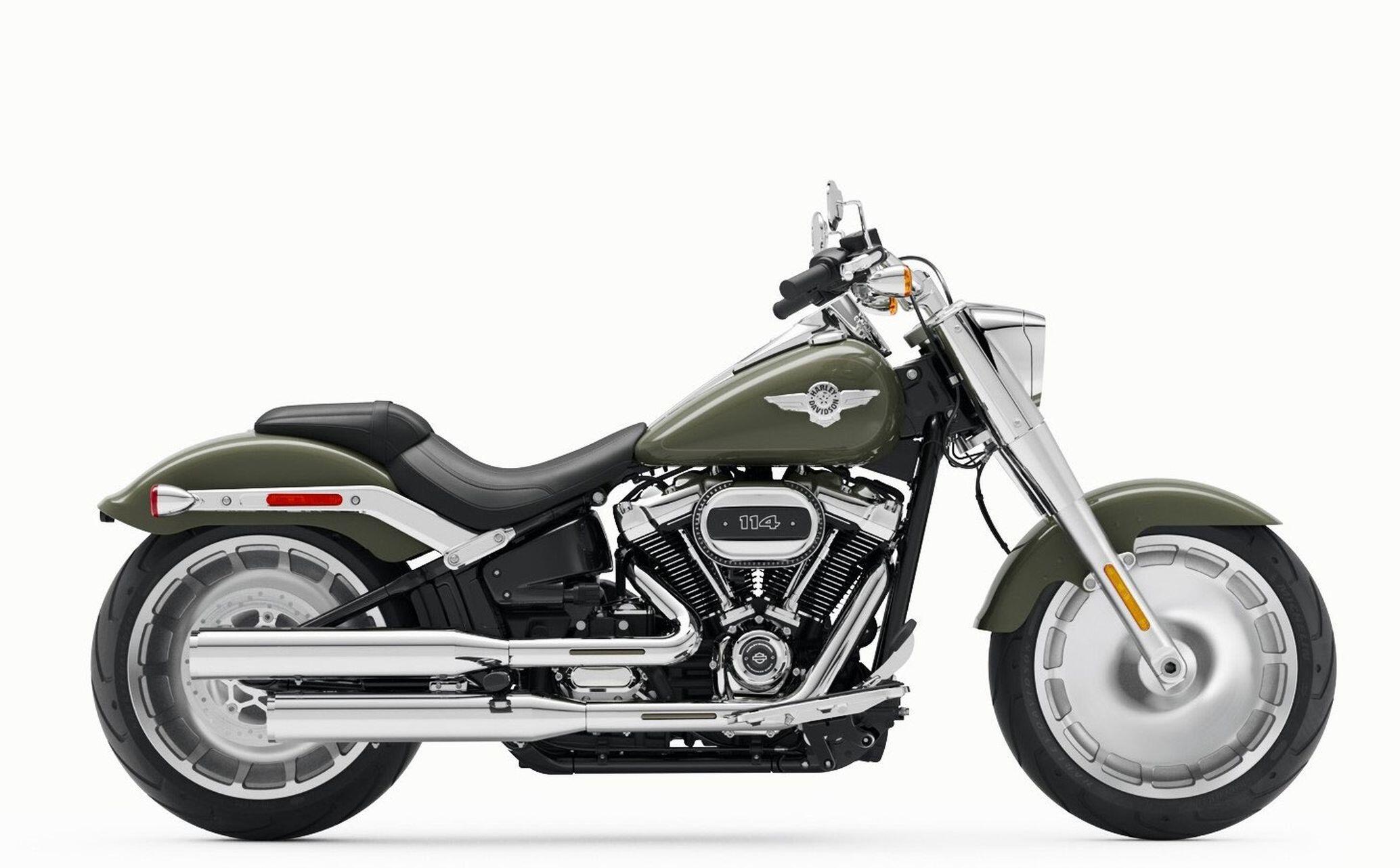 Các bộ phận mạ chrome mới bao gồm nắp động cơ, ốp lốc máy, ống xả so le, đèn pha, nắp phuộc, thanh chắn bùn sau, nắp bình xăng và nắp lọc gió