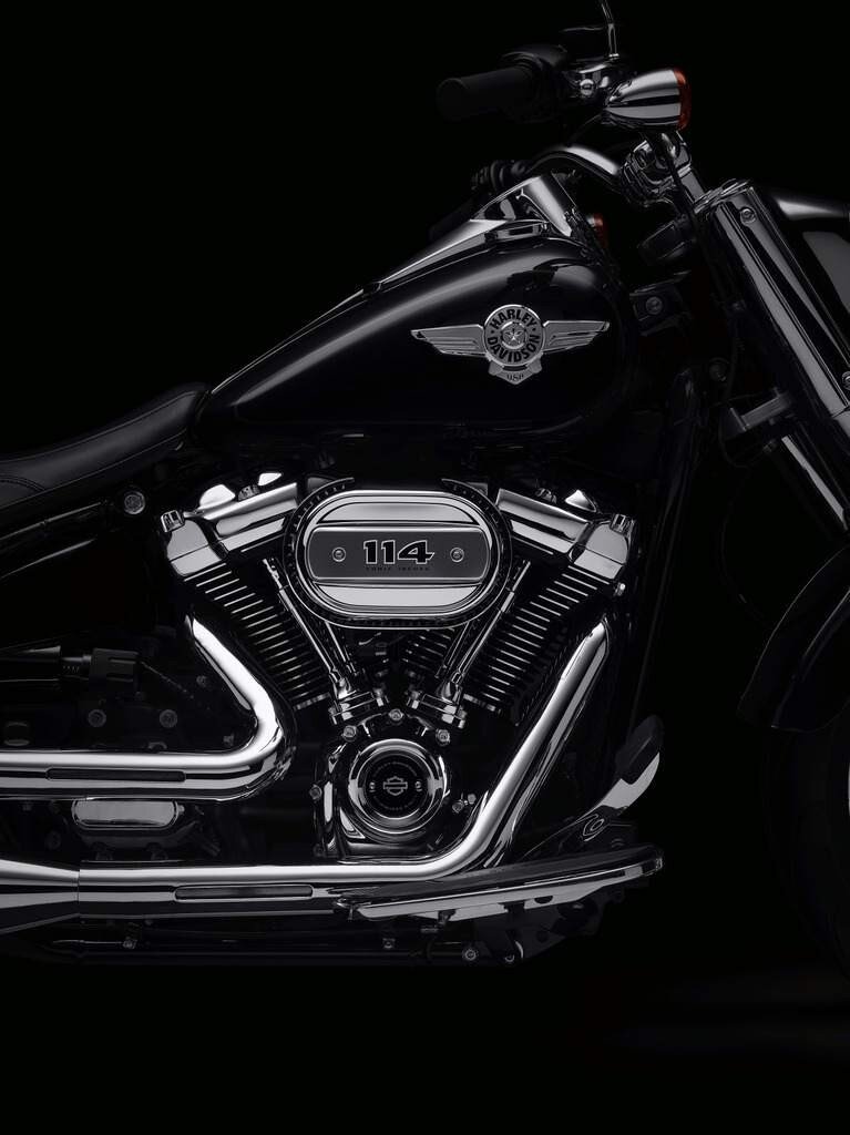 Harley-Davidson Fat Boy 114 phiên bản 2021 sẽ được bán ra với các màu sơn như Vivid Black, Black Jack Metallic, Deadwood Green