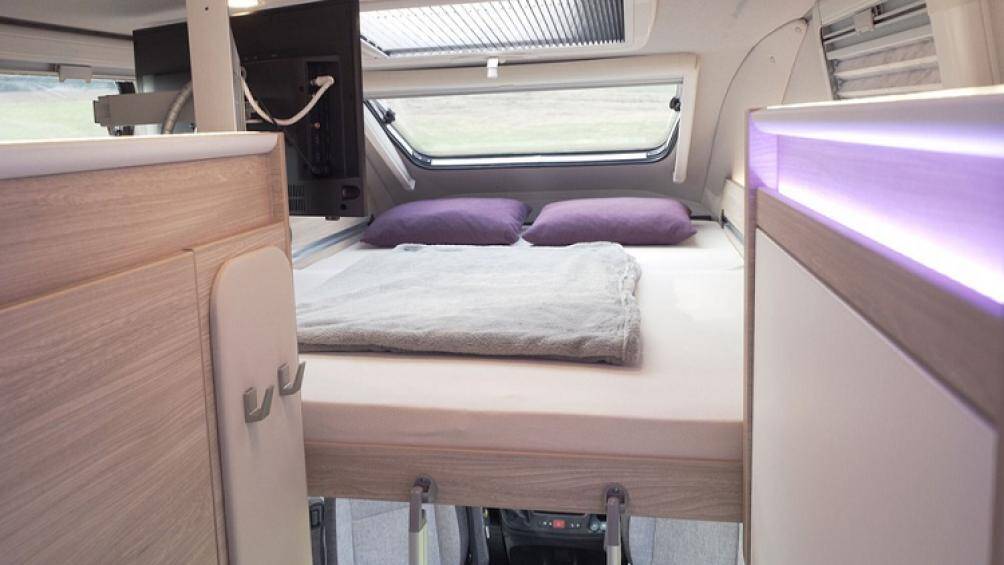 Quan trọng hơn, căn phòng phụ này tạo ra một không gian hoàn hảo cho một bộ giường ngủ nữa