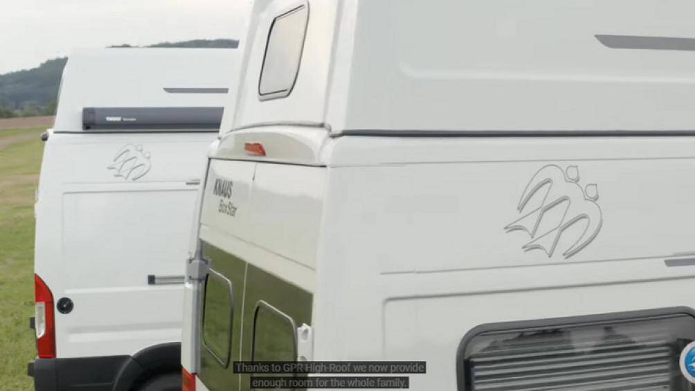 Tùy thuộc vào sơ đồ nội thất bạn chọn, bạn sẽ nhận được một tủ lạnh 70 lít hoặc một tủ lạnh 90 lít, thừa đủ chứa đồ ăn cho một bữa cơm gia đình