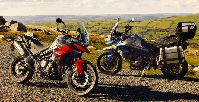 Tiger 850 Sport được giới thiệu tại Việt Nam với 2 màu sắc chính: Đỏ xám và Xanh xám, cả 2 màu đều có chung giá bán 360 triệu đồng