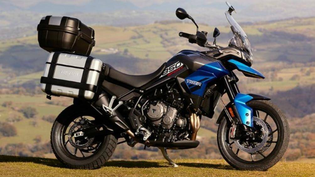 Triumph trang bị cho chiếc xe của mình hệ thống treo trước USD 45mm của Marzocchi, phuộc sau lò xo trụ đơn có thể tùy chỉnh độ nén