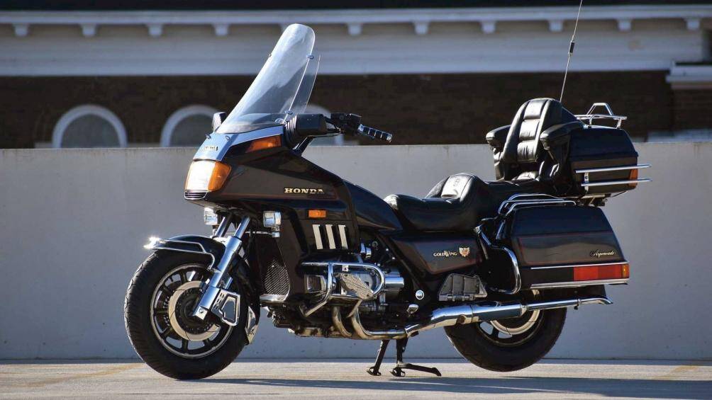 Chiếc Honda Gold Wing 1984 này đang được rao bán trên Bring a Trailer với mức giá khởi điểm là 1.300 USD (khoảng 30 triệu đồng)