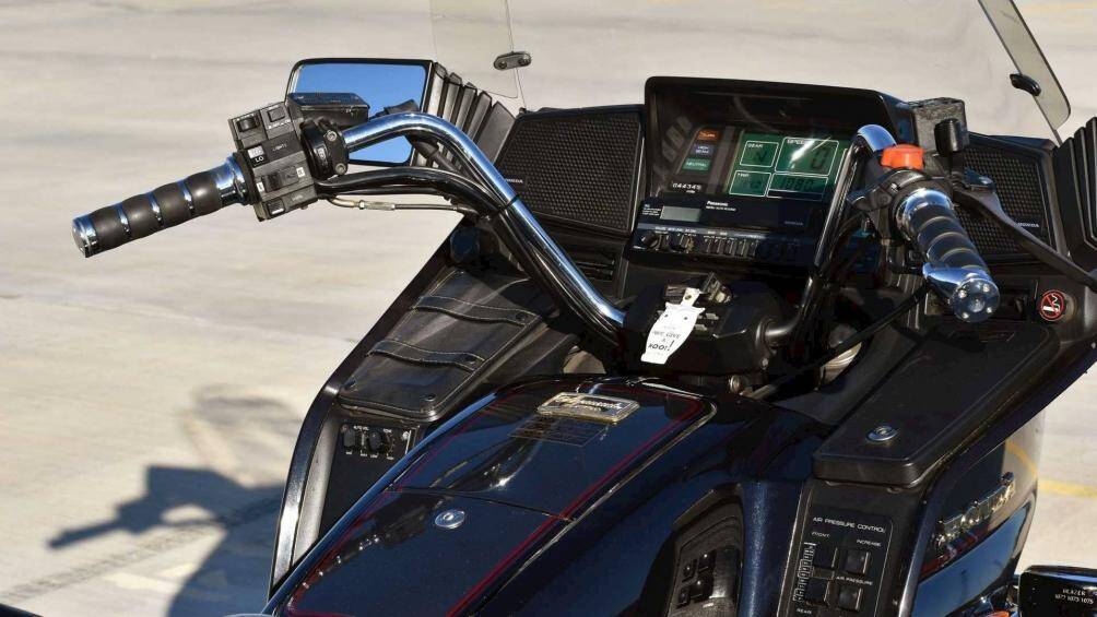 Phiên bản Gold Wing Aspencade 1984 này có tất cả đồng hồ đo kỹ thuật số, thậm chí là máy nén khí để điều chỉnh hệ thống treo