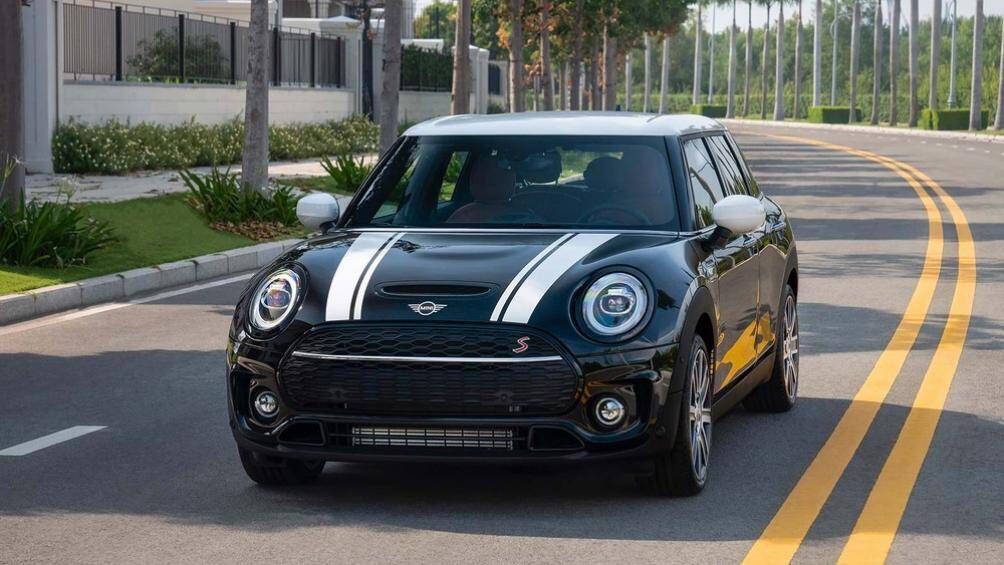 1. Mini (2 phiên bản): Được triệu hồi để khắc phục pin trên chiếc Countryman PHEV và sửa cảm biến túi khí trên Mini Clubman