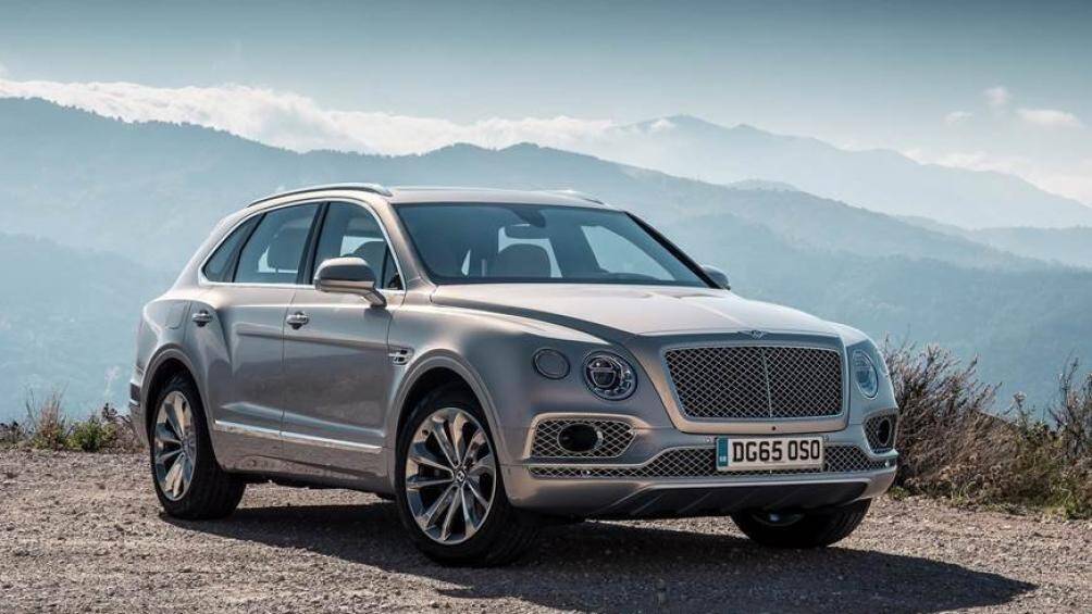 10. Bentley (3 phiên bản): Bentayga bị triệu hồi vì túi khí, Continental GT rò rỉ chất lỏng thủy lực, Continental và Flying gặp vấn đề về cửa sổ trời