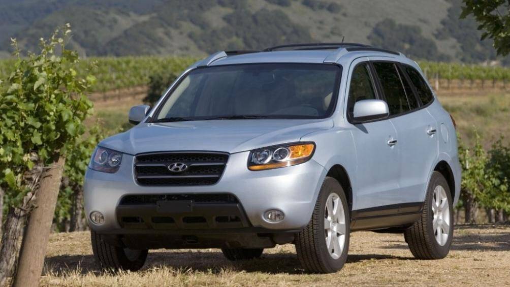 11. Hyundai (5 phiên bản): i30 2007-2012 và Santa Fe 2006-2008 gặp lỗi về mô-đun ABS / ESC và túi khí, Kona Electric gặp vấn đề với pin lithium ion