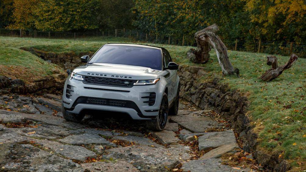 14. Land Rover (3 phiên bản): Đợt triệu hồi Discovery do gặp vấn đề về bảng điều khiển thiết bị và pin, Range Rover Evoque MHEV cũng tương tự