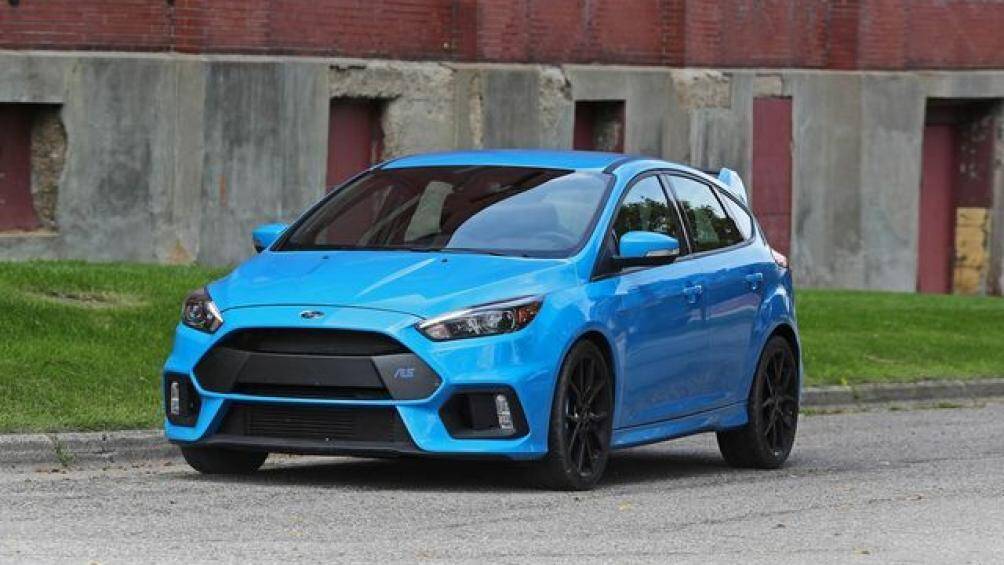 28. Ford (16 phiên bản): Ford đã phải tạm ngừng bán Kuga PHEV nổi tiếng của mình do pin bị lỗi, Focus gặp trục trặc với dây nịt động cơ