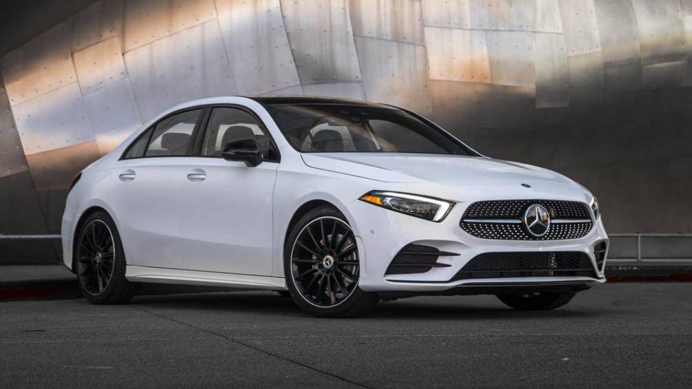 30. Mercedes-Benz (27 phiên bản): Mercedes là hãng xe bị triệu hồi nhiều nhất và mẫu xe bị triệu hồi nhiều nhất vào năm 2020 là A-Class