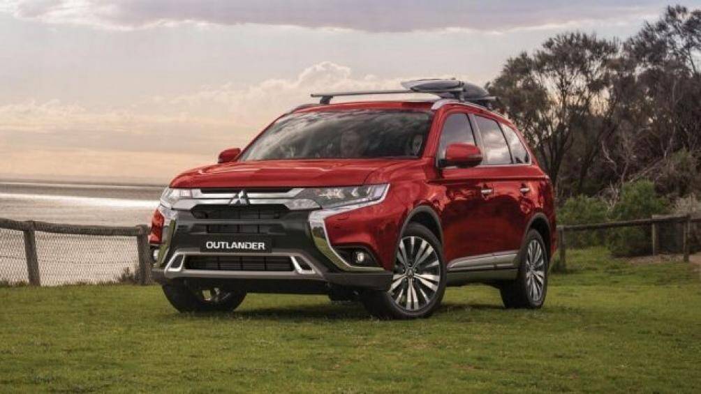 8. Mitsubishi (3 phiên bản): i-MiEV bị nước xâm nhập vào bơm phanh, giảm xóc Pajero 2017 hàn sai cách, Outlander 2020 lỗi dây an toàn phía sau
