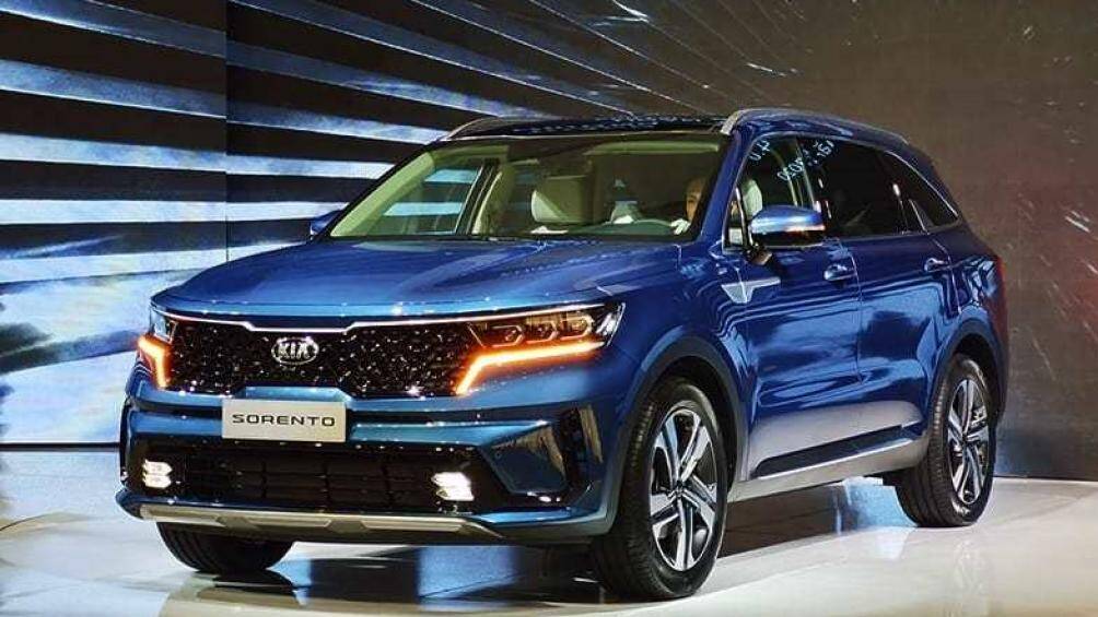 9. Kia (4 phiên bản): Một số bản Kia cũ bị thấm dầu, trợ lực phanh Optima bị lỗi, Sorento rò rỉ đường ống nhiên liệu, Stinger tắc bơm nhiên liệu