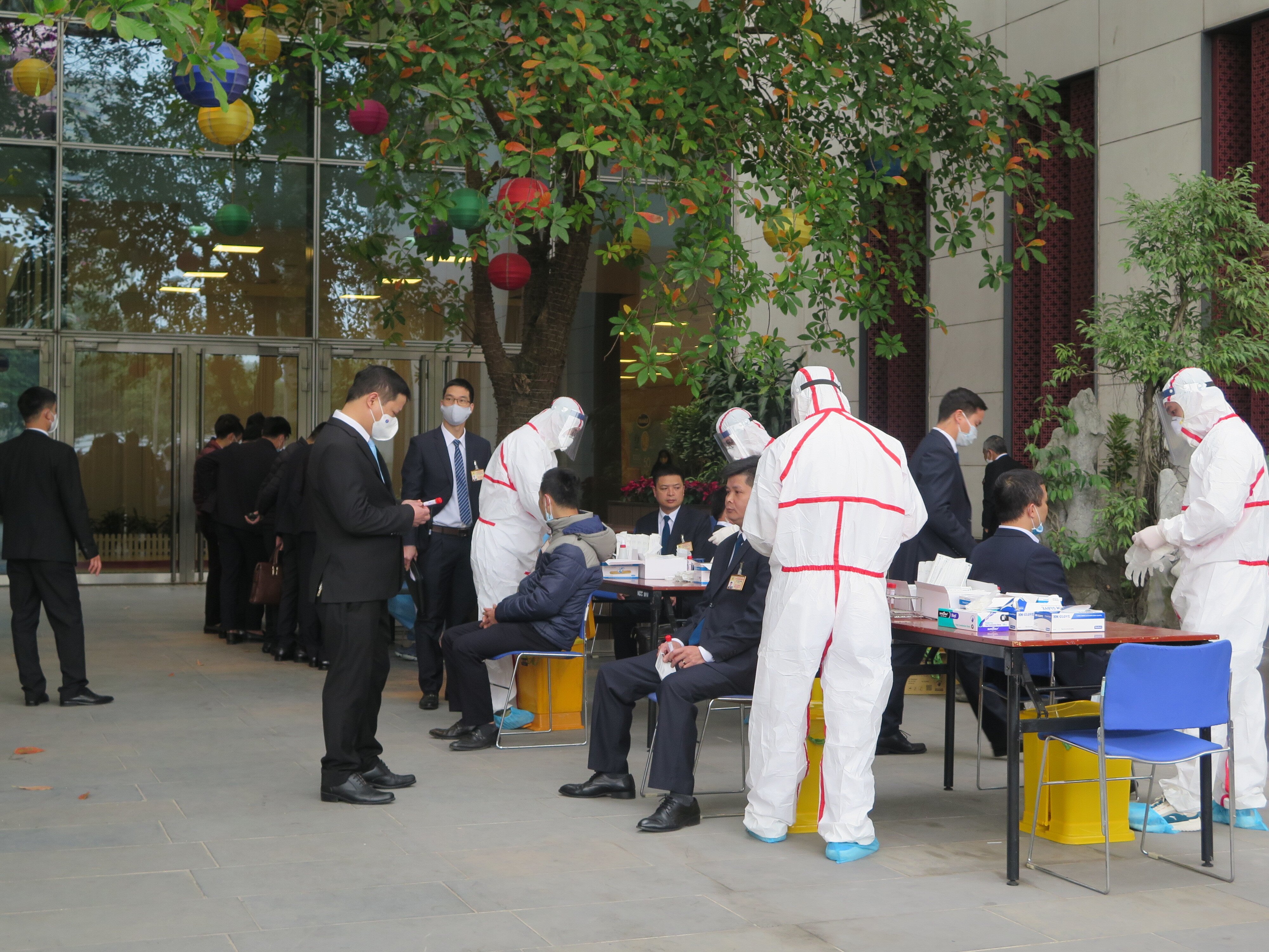 Lực lượng cảnh vệ được ưu tiên xét nghiệm trước