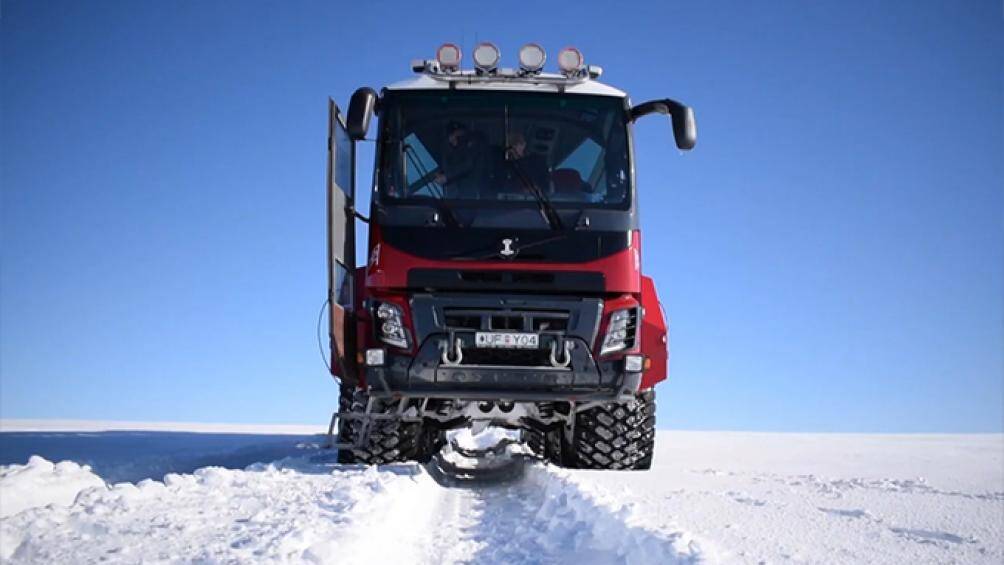 Công ty du lịch đã đặt tên cho chiếc xe buýt này theo tên chiến mã 8 chân của thần Odin trong thần thoại Bắc Âu có tên là Sleipnir