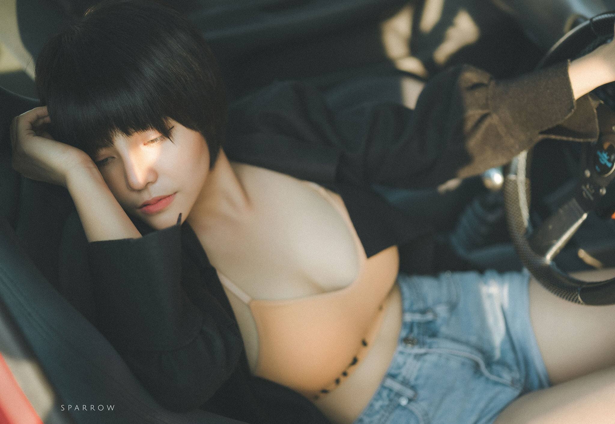 Cô sở hữu khuôn mặt xinh đẹp tự nhiên, cùng với đó là làn da trắng ngần hấp dẫn