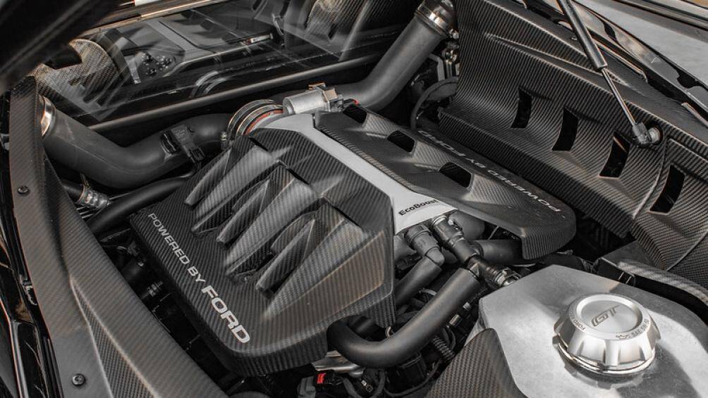 Ford trang bị cho GT động cơ EcoBoost V6 dung tích 3.5 lít tăng áp kép. Khối động cơ này lại có công suất cực đại lên đến 647 mã lực