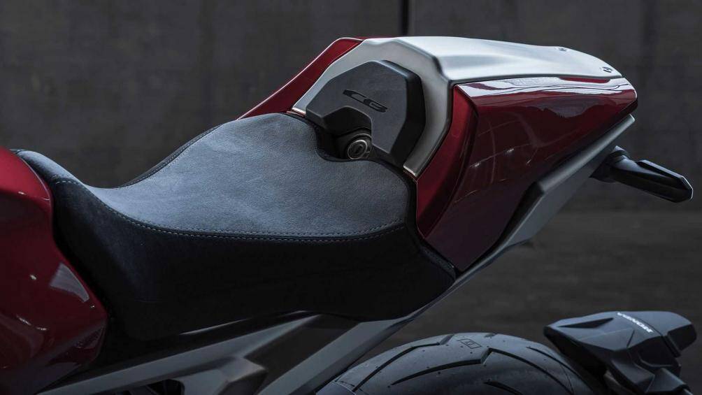 Hiện chưa rõ mức giá bán của CB1000R 2021 tại thị trường Việt Nam sẽ là bao nhiêu. Giá của phiên bản 2019 hiện tại đang ở mức 468 triệu đồng