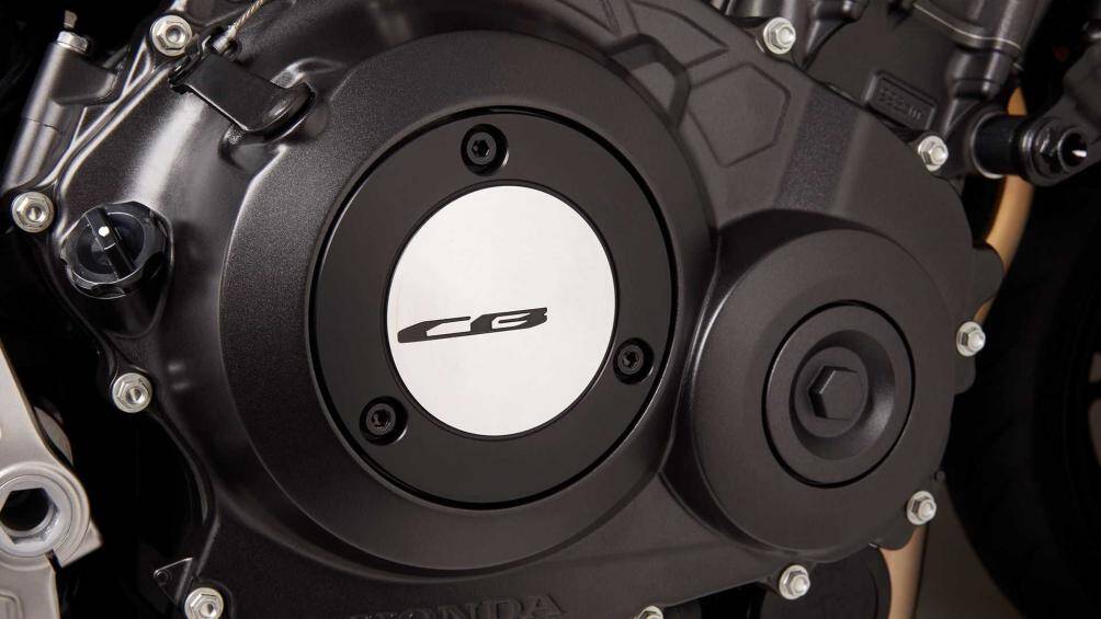 Khối động cơ DOHC 998cc sản sinh công suất tối đa 145 mã lực đã được tinh chỉnh lại để phù hợp với tiêu chuẩn khí thải EURO 5