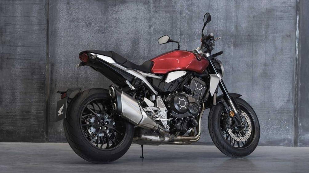 Về thiết kế, CB1000R 2021 được điều chỉnh mới về bình xăng, khung phụ và hệ thống la-zăng 7 chấu mới mang tới sự hiện đại và mạnh mẽ hơn