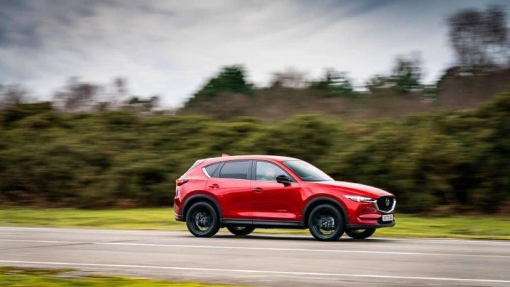 Sự xuất hiện CX-5 2021 đánh dấu lần đầu tiên động cơ xăng SkyActiv-G 2,5 lít được cung cấp và phiên bản đặc biệt CX-5 Kuro