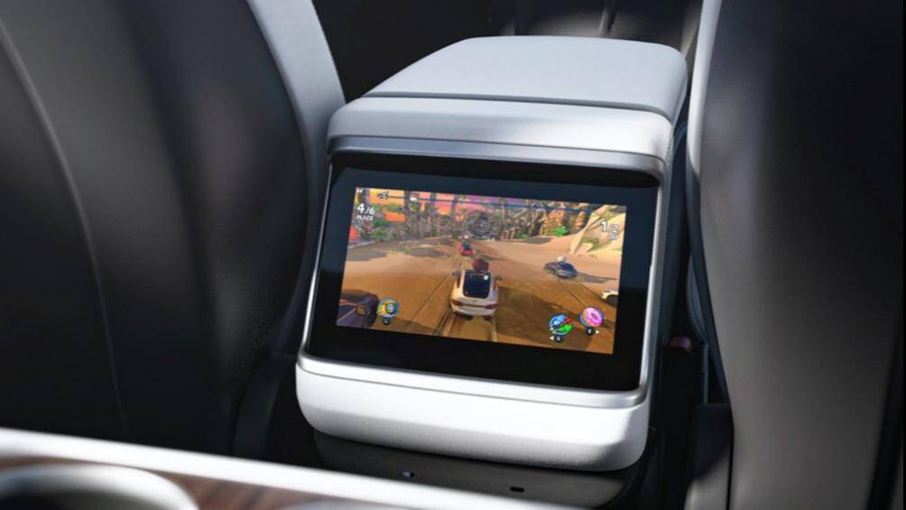 Bản Long Range Model S có giá 79.990 USD, phiên bản Plaid có giá 119.990 USD và bản Plaid Plus có giá 139.990 USD