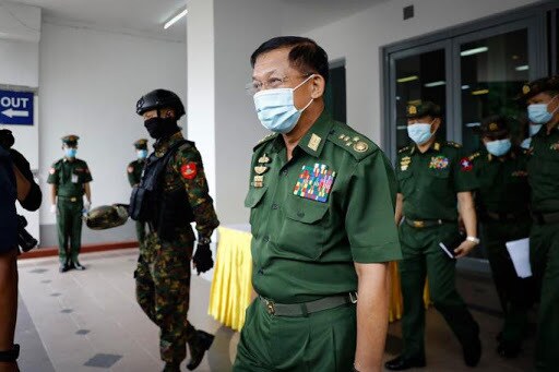 Quân đội tiếp quản các tòa nhà quan trọng sau khi bắt giữ các nhà lãnh đạo đương nhiệm và thủ lĩnh quan trọng.