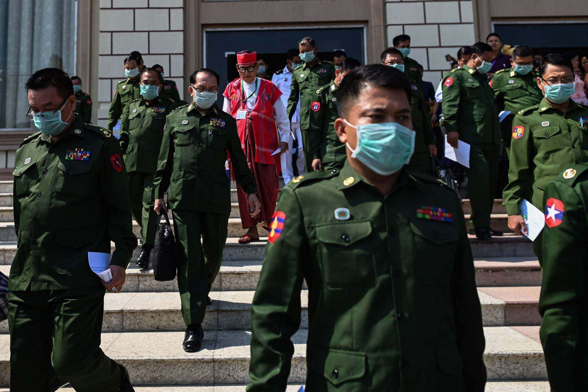 Quân đội Myanmar cho biết họ đã tiến hành bắt giữ các cá nhân trên để đối phó với "gian lận bầu cử", giao quyền lực cho người đứng đầu quân đội Min Aung Hlaing.