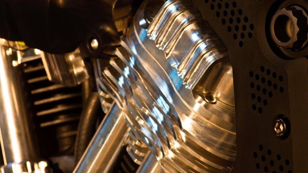 FA-13 Combat Bomber hoàn toàn làm bằng nhôm khối đạt tiêu chuẩn quân sự và trở thành dòng mô tô bền bỉ nhất từng được chế tạo