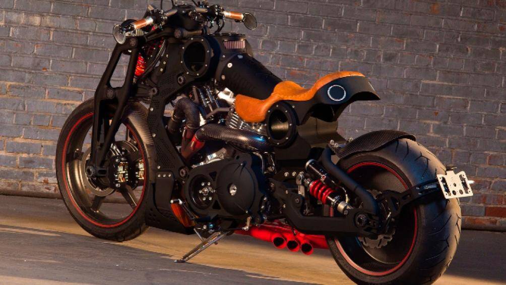 Với cái tên Combat Bomber (Ném bom chiến đấu), 2021 FA-13 Combat Bomber gây sự chú ý trong làng xe hai bánh