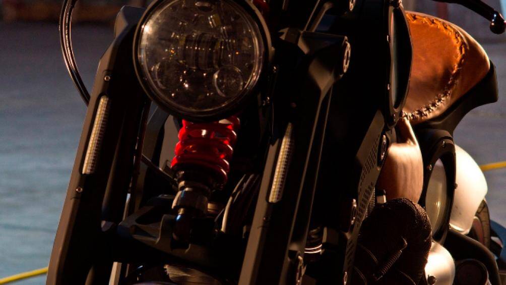 Xe mang động cơ 117 cubic inch (1.917 cc) loại V-twin 56 độ, làm mát bằng không khí, cho công suất tối đa 120 mã lực