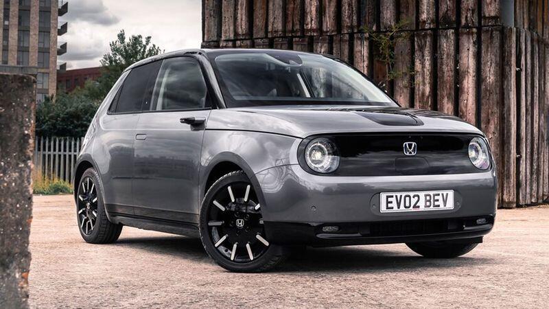 Ở bên ngoài, xe gây ấn tượng với cặp đèn pha và đèn hậu hình tròn và không giống với bất kỳ chiếc Honda nào đang bán trên thị trường