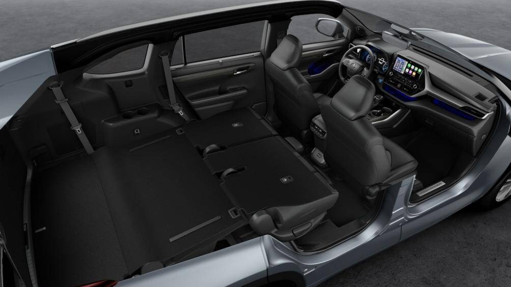 Highlander 2021 tăng sự yên tĩnh cho ca-bin với kính lái và kính trước cách âm. Sàn, vòm bánh, mui xe cũng được cải thiện khả năng cách âm