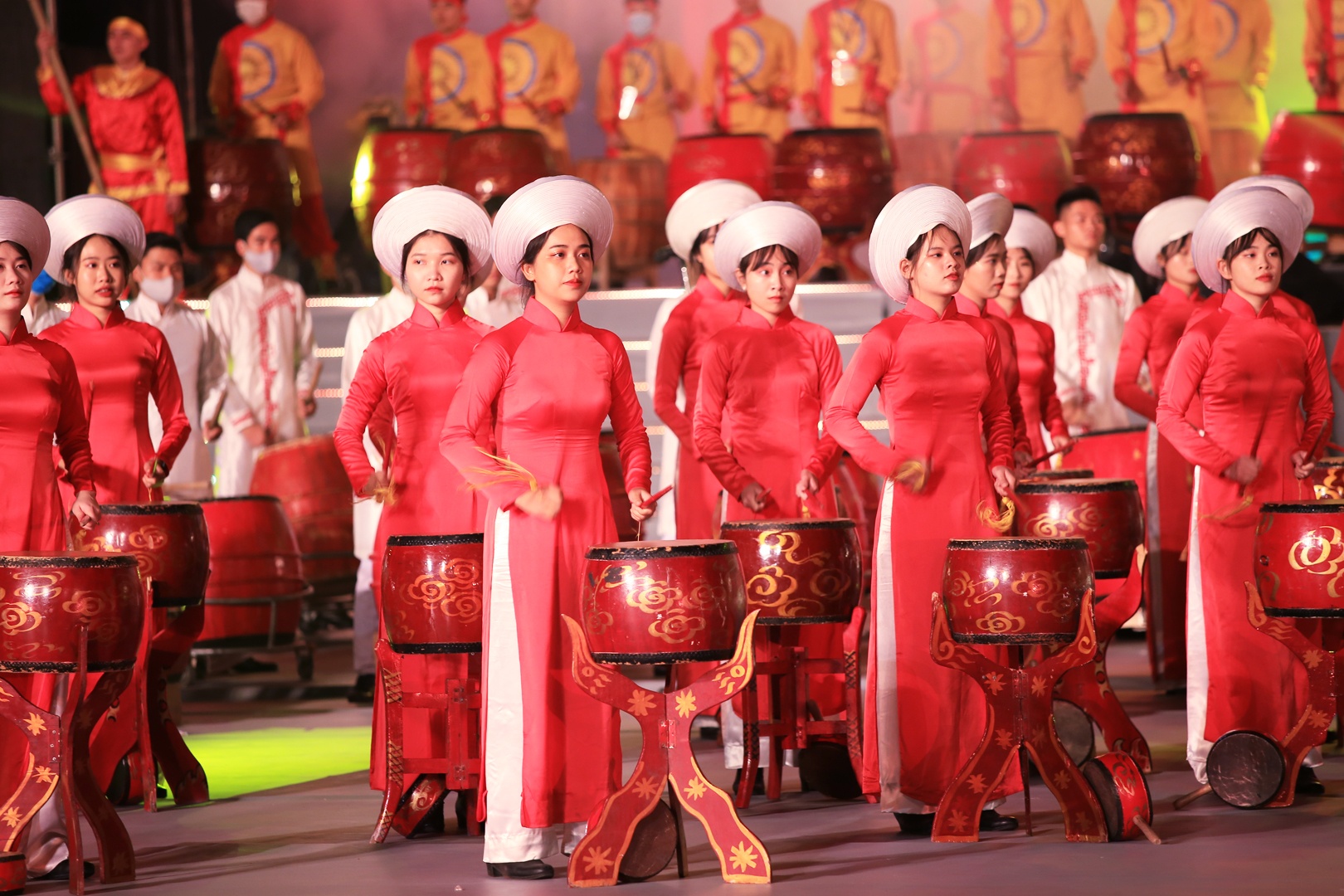 Màn trình diễn Trống hội "Hào khí non sông" dưới phần biểu diễn của các diễn viên Học viện Cảnh sát Nhân dân - Bộ Công an mở màn hoành tráng và ấn tượng