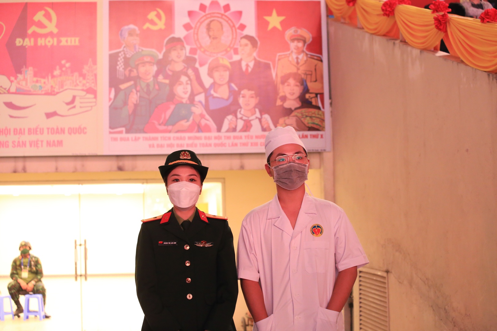 Lực lượng y bác sĩ, an ninh... luôn túc trực và tất cả đều đeo khẩu trang phòng chống dịch bệnh
