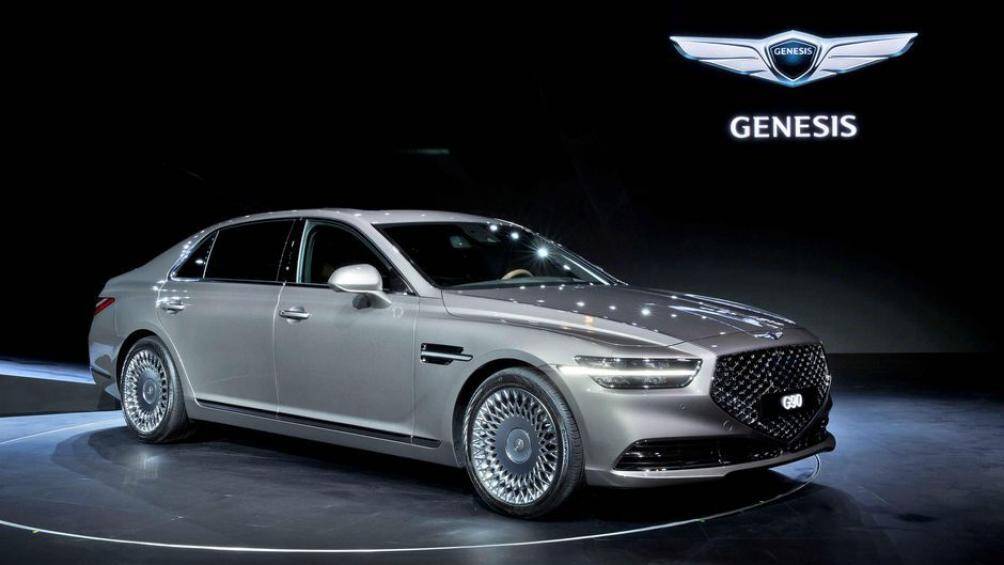 7. Genesis G90 (giá khởi điểm: 72.200 USD)