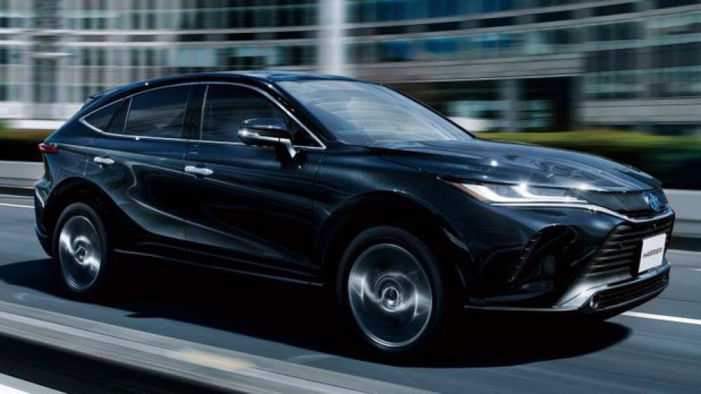 Sau khi ra mắt tại thị trường quê nhà Nhật Bản, Toyota Harrier đã chọn Singapore là điểm đến tiếp theo với mức giá từ 2,78 tỷ đồng