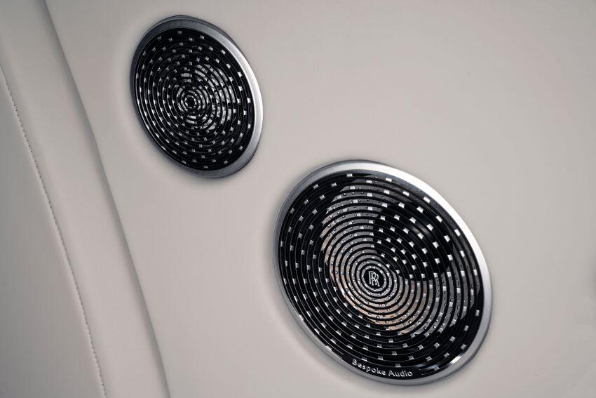 Chi tiết loa với tạo hình độc đáo trên chiếc Phantom đẳng cấp và sang trọng