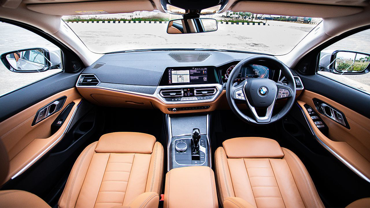 Tại thị trường Ấn Độ, xe có hệ thống thông tin giải trí iDrive đi kèm màn hình cảm ứng 8,8 inch