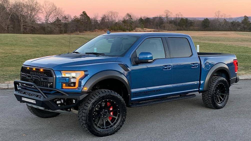 Về phần xe bán tải Hennessey VelociRaptor, nó có công suất 600 mã lực so với 450 mã lực của Raptor nguyên bản