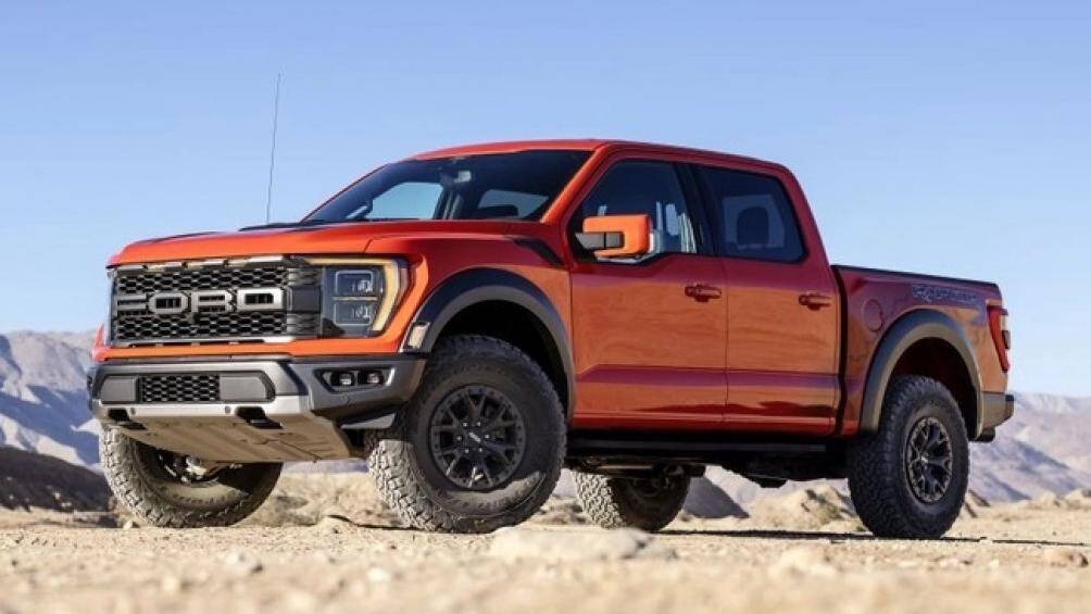 Bán tải F-150 Raptor 2021 vừa ra mắt thuộc thế hệ thứ ba với thiết kế bên ngoài được lấy cảm hứng từ máy bay chiến đấu