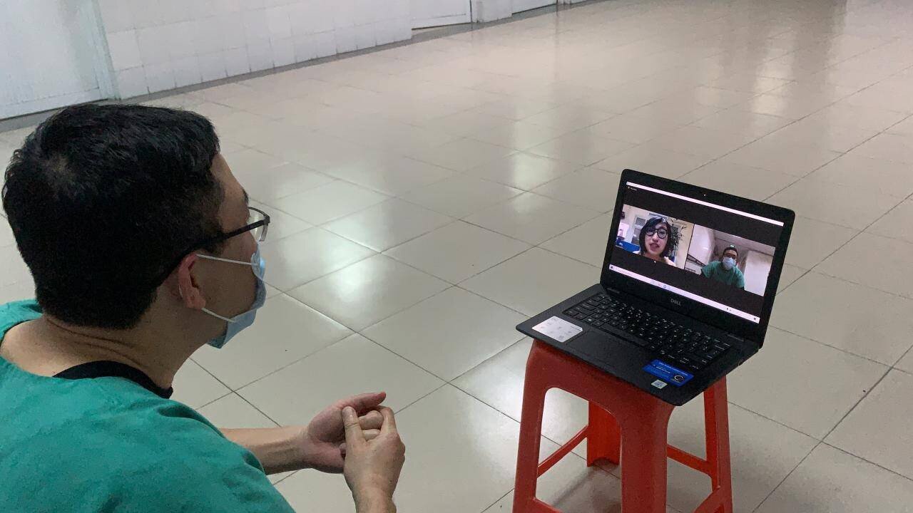 Đêm giao thừa, Bệnh viện số 2 đã tổ chức liên hoan và dành một khoảnh khắc cho các y, bác sĩ gọi điện về chúc Tết người thân, gia đình. Vì tiếp xúc gần với bệnh nhân mắc Covid-19, nên 58 cán bộ, y bác sỹ chăm sóc và điều trị cho bệnh nhân tại đây đương nhiên trở thành F1.